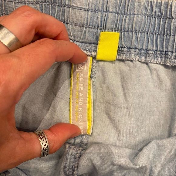 Alife and Kickin Pants 'Jane' Light Denim Blue Jean Shorts Size Large - Picture 6 of 16